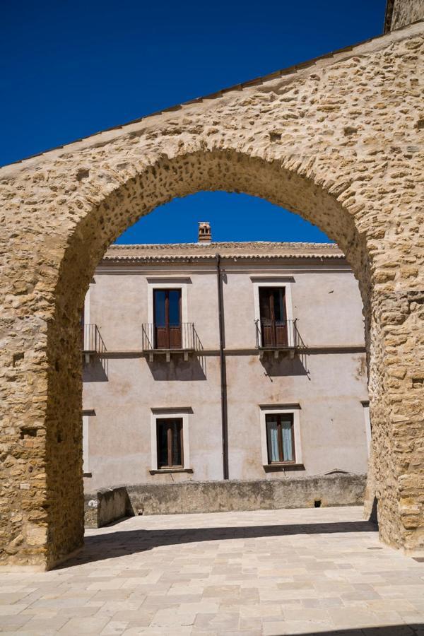 Hotel Palazzo Laureano - Dimora Storica Tricarico Zewnętrze zdjęcie
