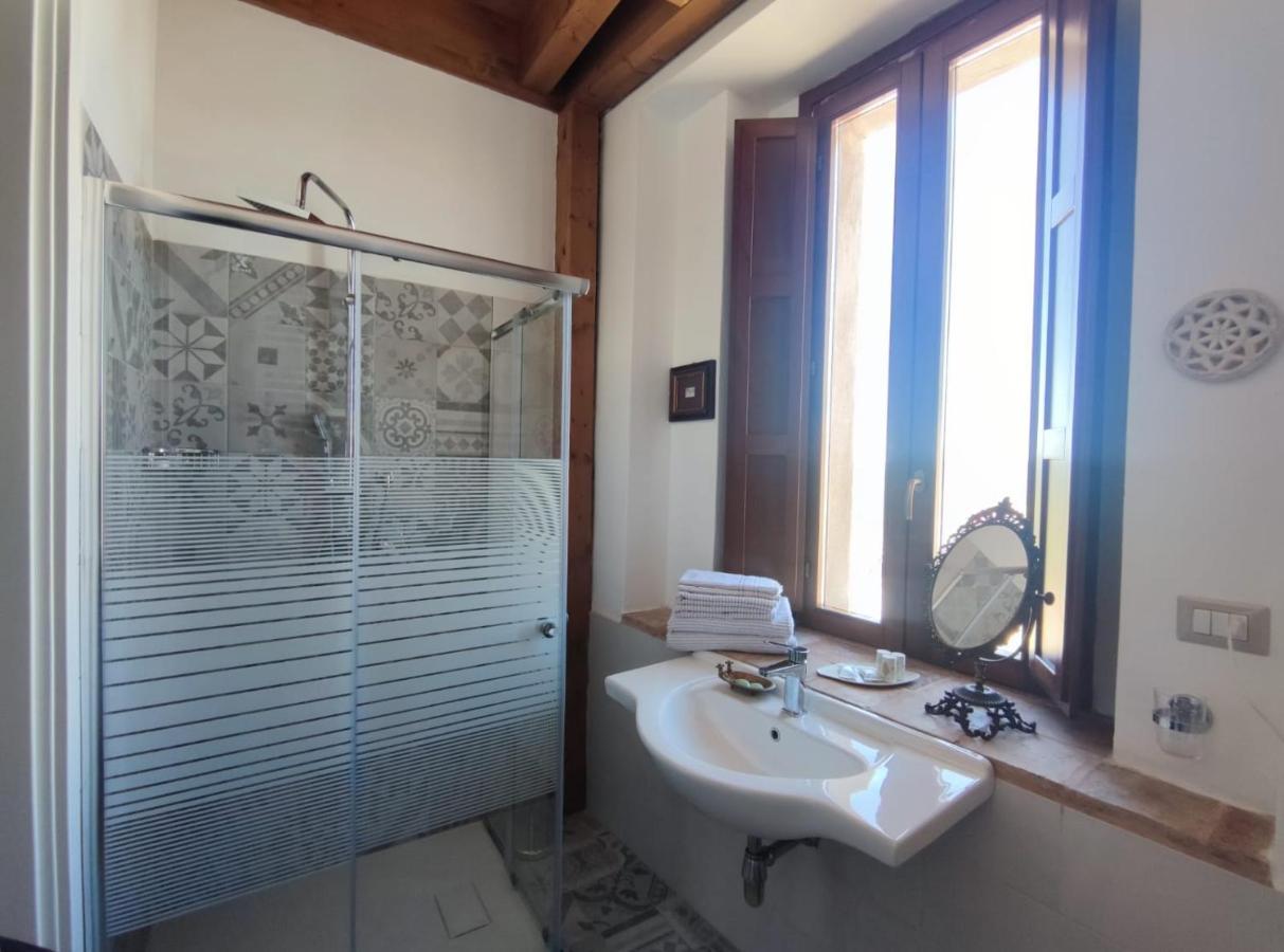 Hotel Palazzo Laureano - Dimora Storica Tricarico Zewnętrze zdjęcie