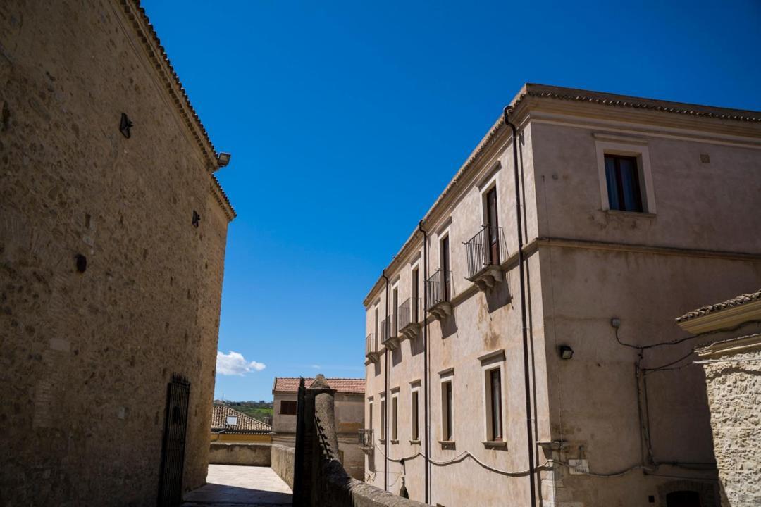 Hotel Palazzo Laureano - Dimora Storica Tricarico Zewnętrze zdjęcie